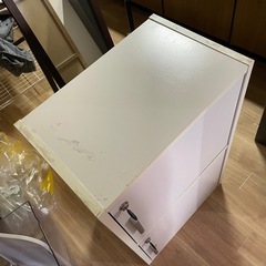鍵付きミニキャビネットの画像