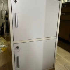 鍵付きミニキャビネットの画像