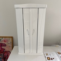 【新品未使用】　ツヤのある白い仏壇の画像