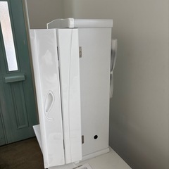 【新品未使用】　ツヤのある白い仏壇の画像