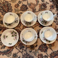 ロイヤルアルバートのティーカップとソーサーの画像