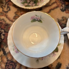 ロイヤルアルバートのティーカップとソーサーの画像