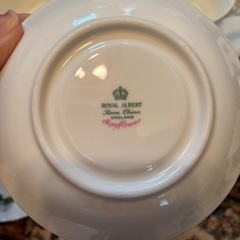 ロイヤルアルバートのティーカップとソーサーの画像