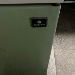 昭和レトロ冷蔵庫の画像