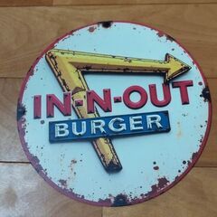 非売品　一点のみ　In-N-Out Burger 店舗マネージャーの看板直筆入の画像