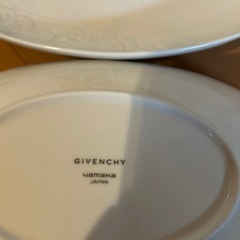 ジバンシィ　皿の画像