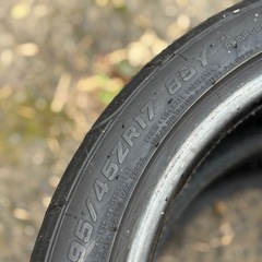 NS2R195/45/17が2本NS25　195/45/17が1本の画像