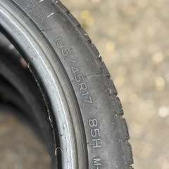 NS2R195/45/17が2本NS25　195/45/17が1本の画像