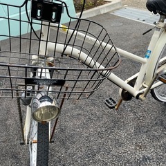 自転車です。後ろ車輪がパンクしてます。ライトも付きません。サビも多少ありますが、昨日まで普通に乗れてました
の画像