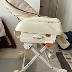 コンビのハイローチェアの画像