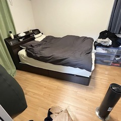 ダブルベッドのフレーム（収納あり！無料！）の画像