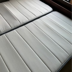 直接、エリア配送限定/ニトリ クイーンサイズマットレスと木製コンセント付きベットフレーム　の画像