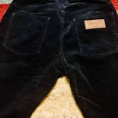 ブラックコーデュロイパンツの画像