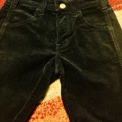 ブラックコーデュロイパンツの画像