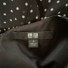 ワンピース　黒の水玉　UNIQLOの画像