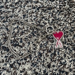 ami parisのチェーンキーホルダーの画像