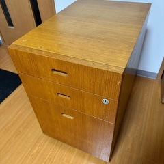 木製サイドチェストの画像