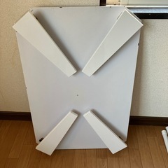 折り畳みテーブルの画像