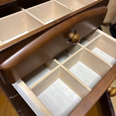 天然木の引き出しの画像