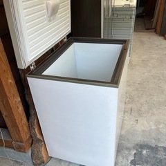 HITACHI チェストレディ 冷凍庫 魚釣り餌の画像