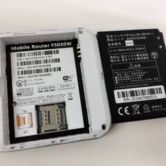 【良品】FUJISOFT +F FS030W/モバイルルーター/専用クレードル付きの画像
