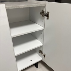 本棚　テレビ台　棚　収納　大理石調　ホワイト　ツヤ　穴つき　キャビネット　鏡面の画像