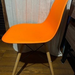 イームズチェアの画像