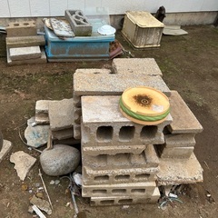 実家の裏にあった蔵を解体した際に出た廃材の画像