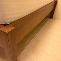 ダブルベッドフレーム&マットレスの画像