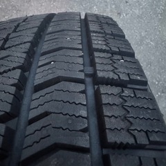 185/70/14 ブリジストン VRX2 スタッドレスタイヤ ホイール付きの画像