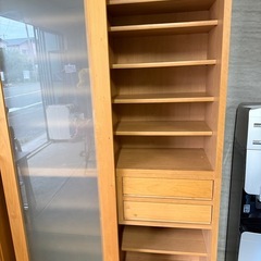 スライド式　食器棚　の画像