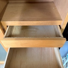 スライド式　食器棚　の画像