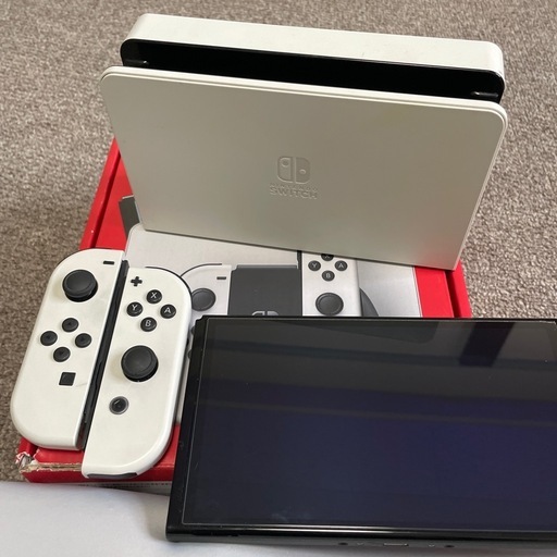 [コメント多数です‼︎早い者勝ち]   Nintendo Switch 有機ELモデルの本体です。 数回使用しましたが、目立った傷や汚