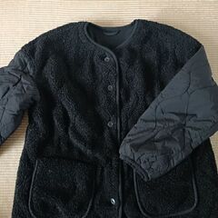 LovetoxicサイズSと、GUのアウター150の画像