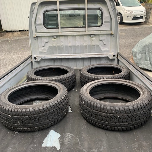 スタッドレスタイヤ　215/45R17