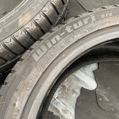 スタッドレスタイヤ　215/45R17の画像