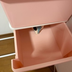amazonピンクの4段収納ボックスの画像