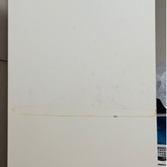 コンセント付きし食器棚の画像