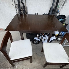 机と椅子！の画像