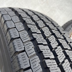 スタッドレスタイヤとチェーンおまけ付きの画像