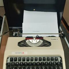 手動タイプライターの画像