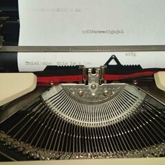 手動タイプライターの画像