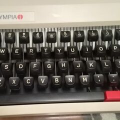 手動タイプライターの画像