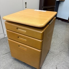 デスク横キャビネットの画像