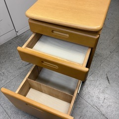 デスク横キャビネットの画像