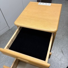 デスク横キャビネットの画像