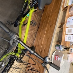 【チェーン新品！】 LEDオートライト　6段変速　27インチ自転車　ライムグリーンの画像