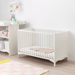 ベビーベッドの画像