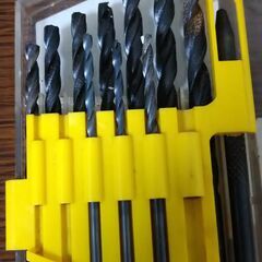 手廻しドリルとドリルセットの画像