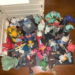 お渡し先決まりました。SDガンダム　小さいプラモデル　と部品多数　難ありの画像